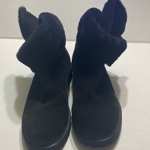 La canadienne fur lined ankle boots black suede size 9